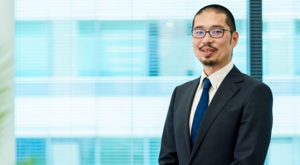 契約書アウトソーシングの未来を創る ── 企業法務15年の経験を持つ金子弁護士がZeLoを選んだ理由